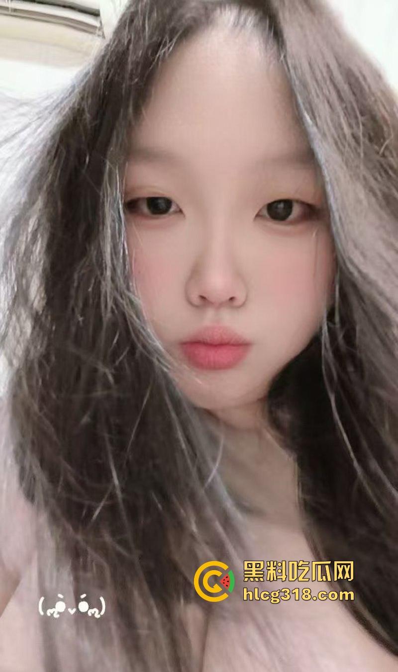 浙江金华韩小骚货【林依依】抖音【超想吃芋泥诶】自慰视频曝光，童颜巨乳自慰骚穴白浆拉丝极为骚浪！  第4张