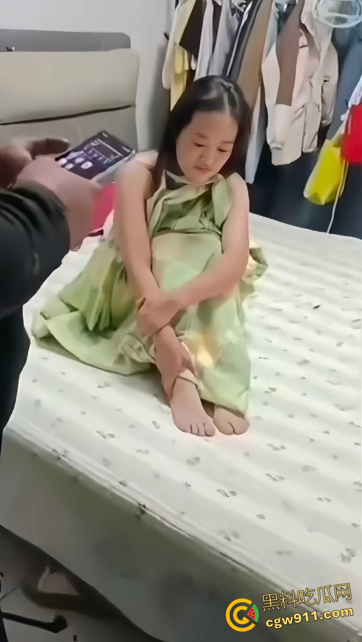 安平公园怡景城小区，当场撞见老公与小三赤身裸体纠缠，现场尴尬混乱不堪，带你直击超火爆的捉奸第一现场！  第5张