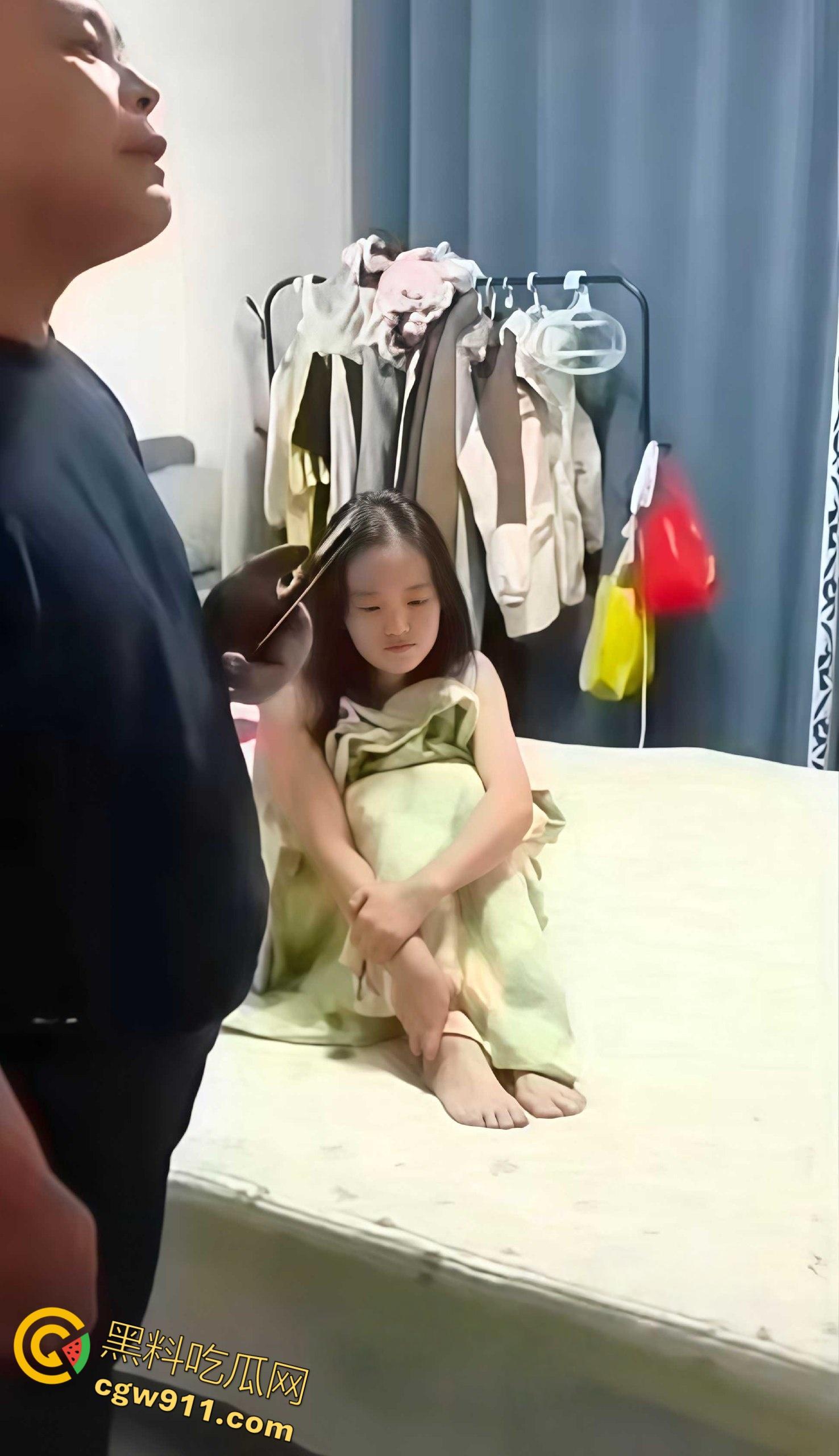 安平公园怡景城小区，当场撞见老公与小三赤身裸体纠缠，现场尴尬混乱不堪，带你直击超火爆的捉奸第一现场！  第6张