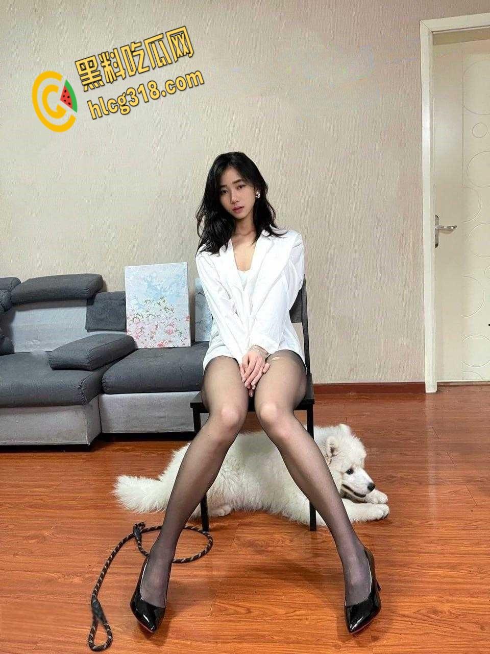 极品高颜舞蹈生被金主网调，大尺度完美身材尤物，高难度一字马展示诱人酮体 !  第4张