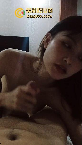 骚浪头牌技师舔得大哥嗷嗷叫！足交舔脚吞精湿透，车震玩出高难度姿势，女上位摇到灵魂出窍！  第3张