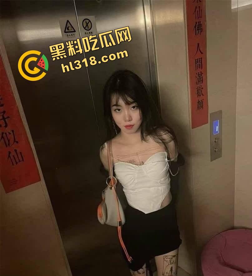 北京昌平98年骚货『孙晔子』裸身电梯诱惑、楼梯间后入被操成水管，内射后还夹着精液打卡上班！  第1张