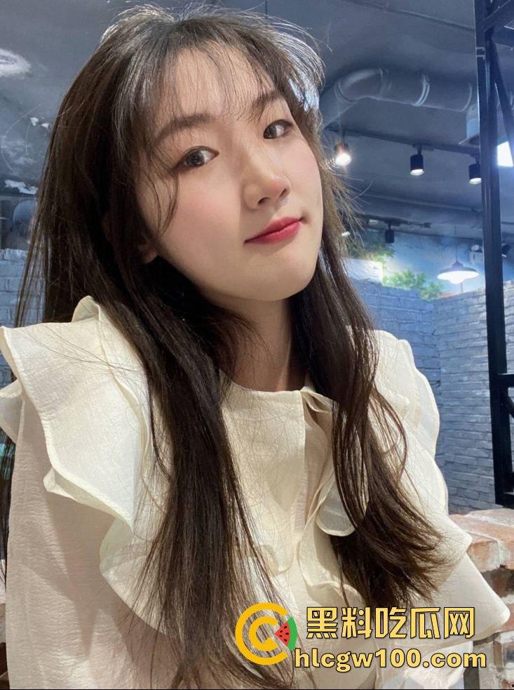 济南师范大三浪逼【李晓薇】嫌男友口活不行，闷骚微坦小骚货专找人舔逼舔到湿，高潮后张开骚穴等着猛操射爆！  第1张