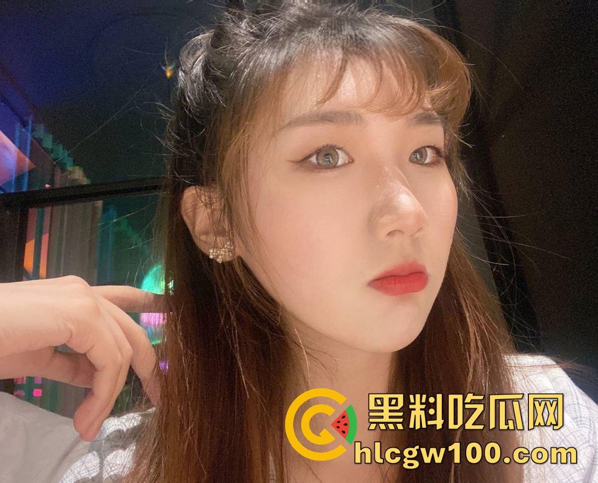 济南师范大三浪逼【李晓薇】嫌男友口活不行，闷骚微坦小骚货专找人舔逼舔到湿，高潮后张开骚穴等着猛操射爆！  第5张