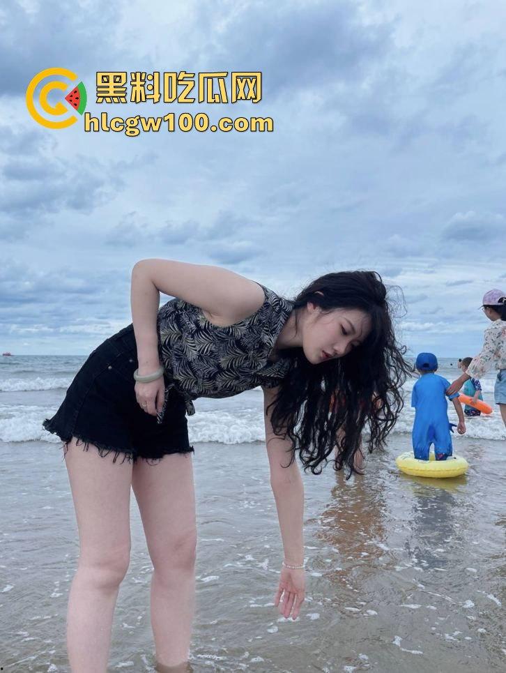 济南师范大三浪逼【李晓薇】嫌男友口活不行，闷骚微坦小骚货专找人舔逼舔到湿，高潮后张开骚穴等着猛操射爆！  第11张