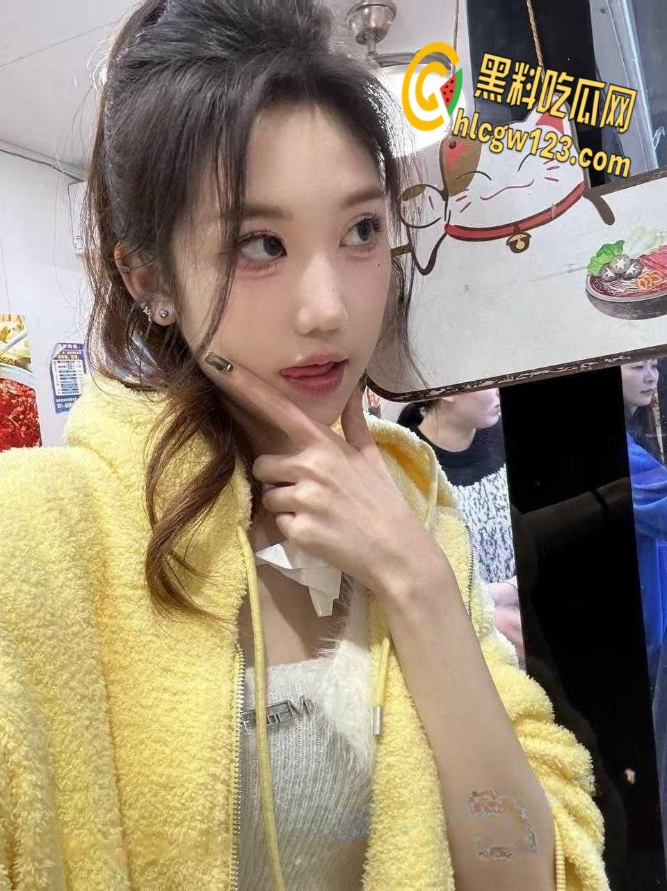 高颜留学生与大屌洋男友激情做爱，肥美多汁的白虎粉鲍，紧紧包裹大屌被操得淫叫连连！  第2张