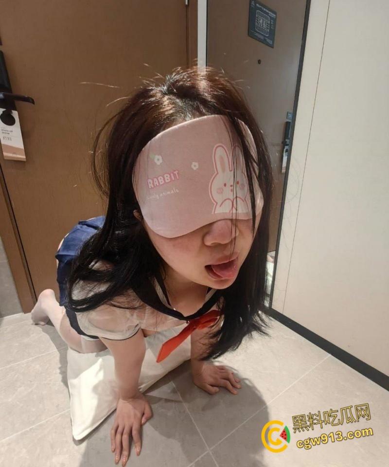 微胖才是极品，酒吧约炮爱穿情趣内衣的小坦克，蒙眼调教跪地口交，无套后入肉感翘臀 ！  第5张