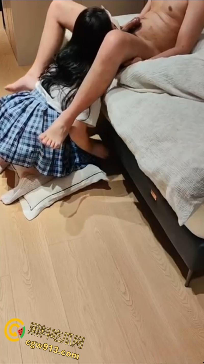 微胖才是极品，酒吧约炮爱穿情趣内衣的小坦克，蒙眼调教跪地口交，无套后入肉感翘臀 ！  第6张