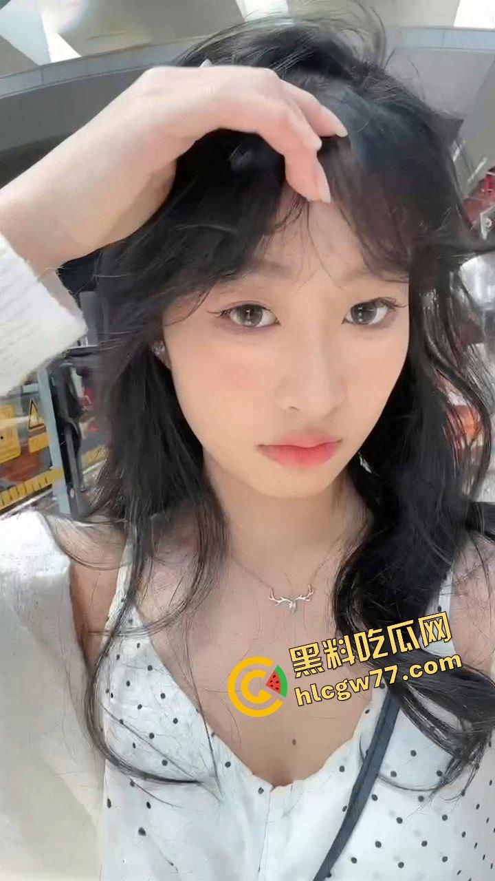 舔狗追了俩学期，她男友早就用手机拍完炮片，无锡职院校花【方诗蕊】的清纯滤镜碎成渣！  第1张