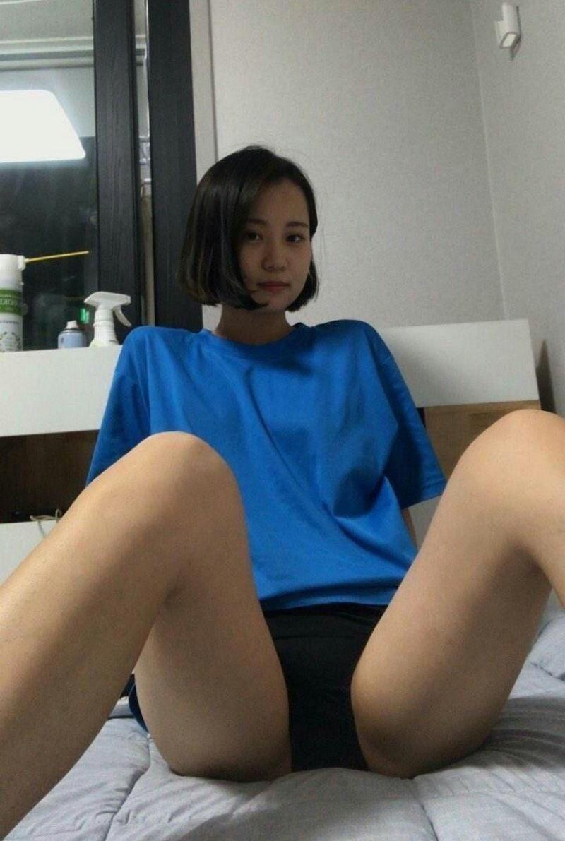 广州理工大学大二短发母狗【李梦伊】遭渣男PUA 脸穴同框视频曝光，反差感爆棚！  第1张