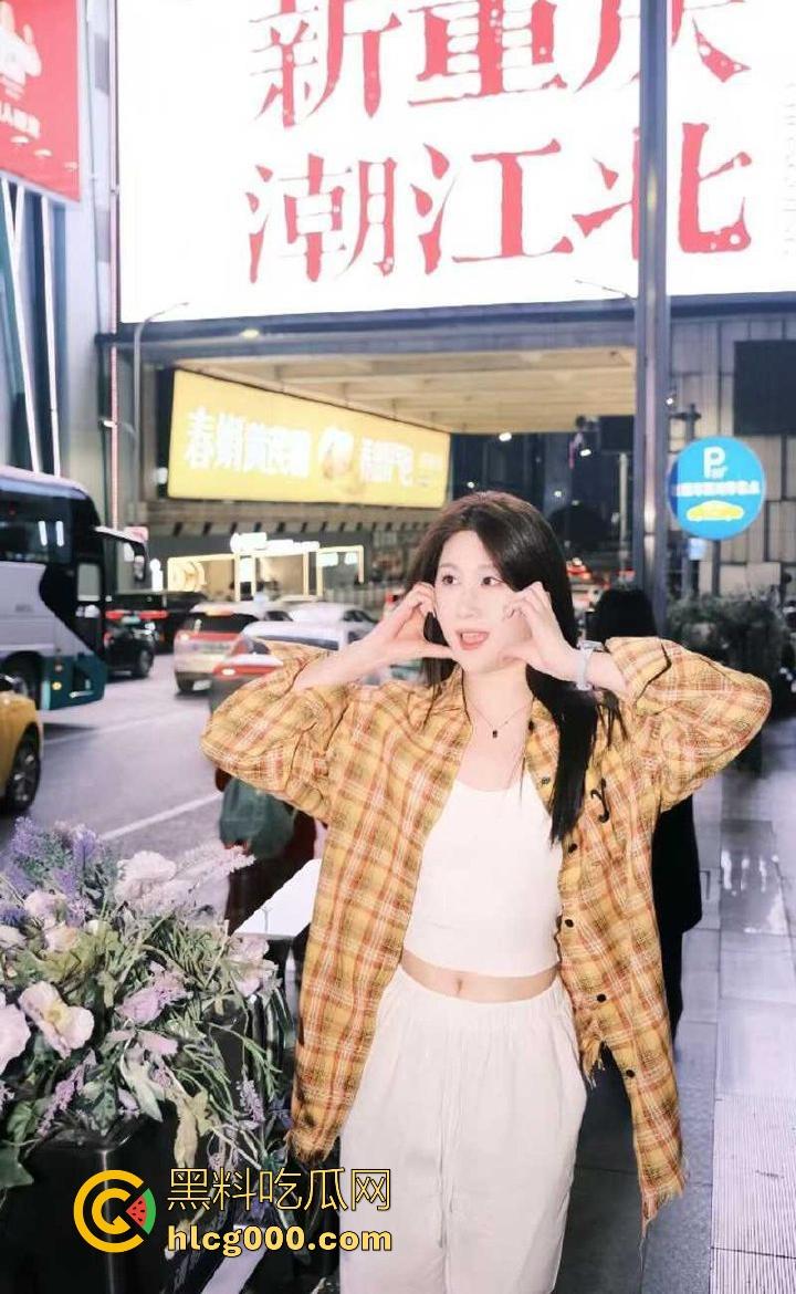 浙江大学00后学生妹【李依依】外表清纯可爱，实则性瘾缠身，夺魄翘臀被男友猛操，私密视频被渣男曝光！  第1张