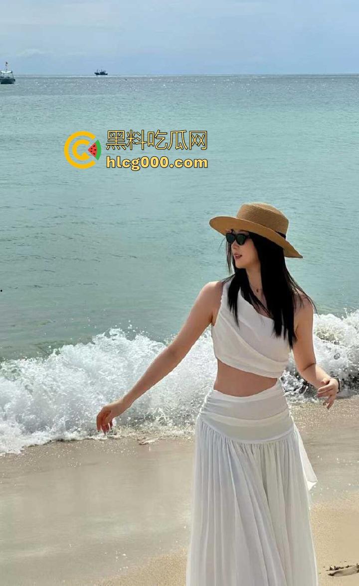 浙江大学00后学生妹【李依依】外表清纯可爱，实则性瘾缠身，夺魄翘臀被男友猛操，私密视频被渣男曝光！  第2张