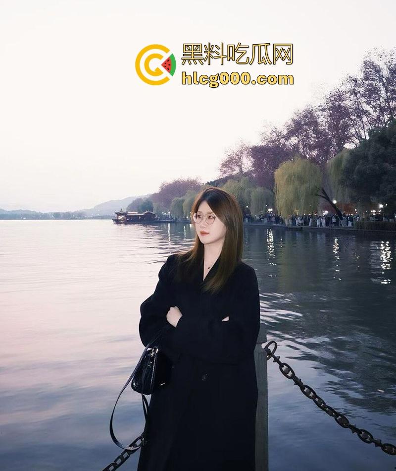 浙江大学00后学生妹【李依依】外表清纯可爱，实则性瘾缠身，夺魄翘臀被男友猛操，私密视频被渣男曝光！  第3张