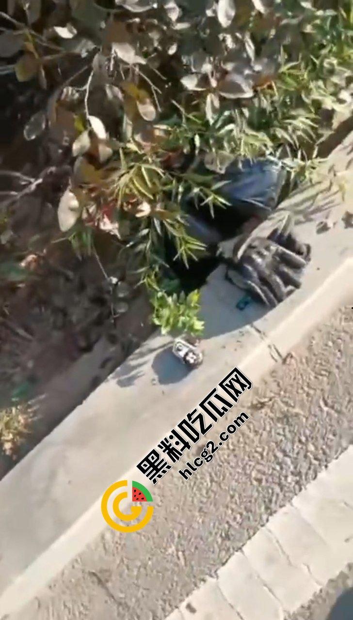 西夏万达摩托车祸 女骑士飙车撞上出租车 撞飞重摔在地 仙女脸被磨去一半 惨不忍睹  第4张