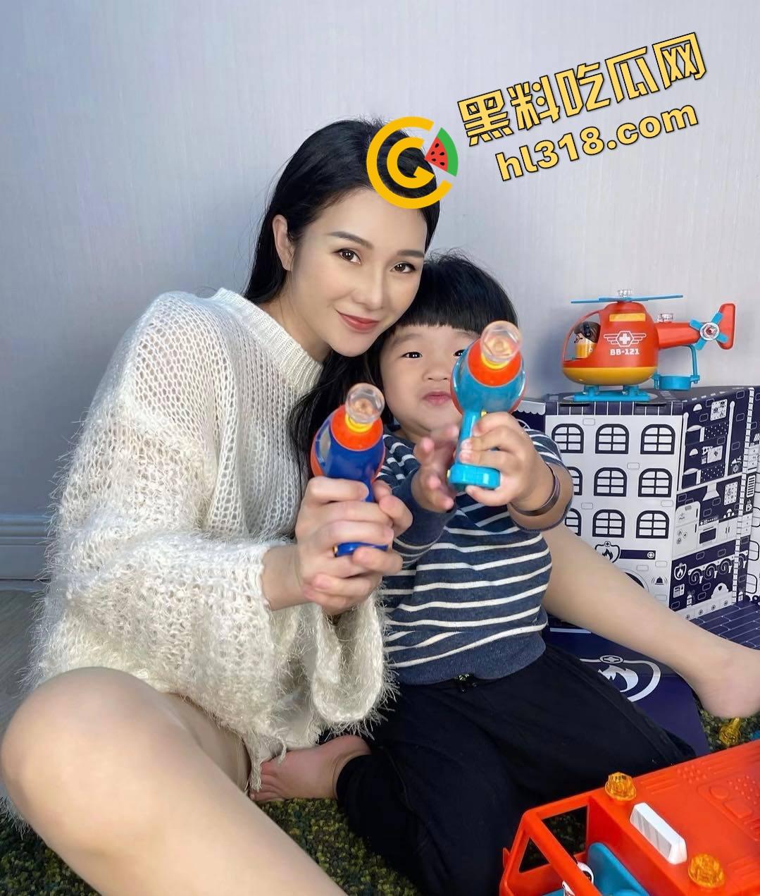 重庆34岁保姆『刘晓琳』带娃做饭都不算啥，黑丝肉丝做爱play姿势花样百出，熟妇味把人拿捏了！  第4张