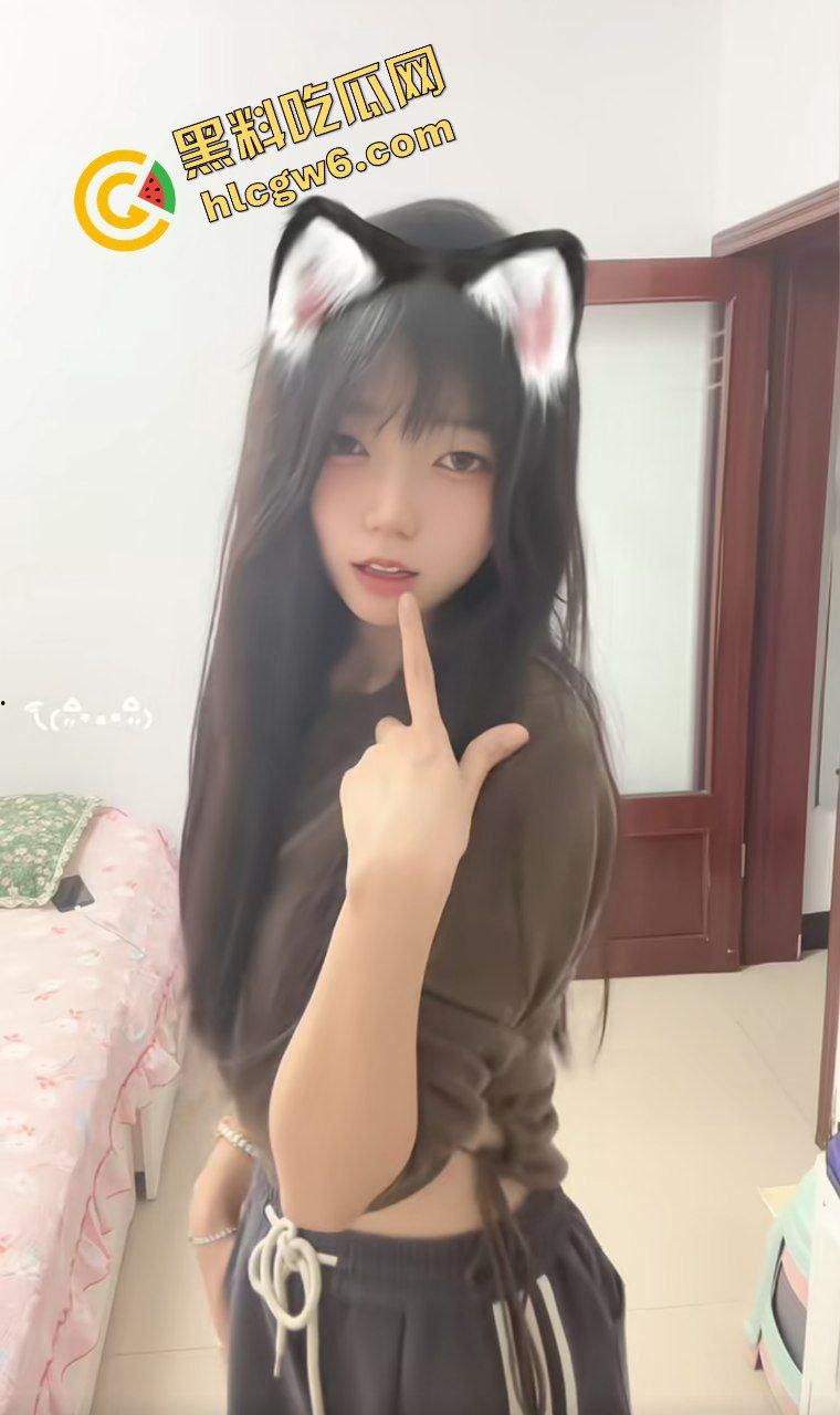 湖南邵阳学院清纯甜妹细腰炮台『戴佳怡』全自动骚臀小骚逼 主动抽插金主鸡巴！原创独家曝光流出！  第3张