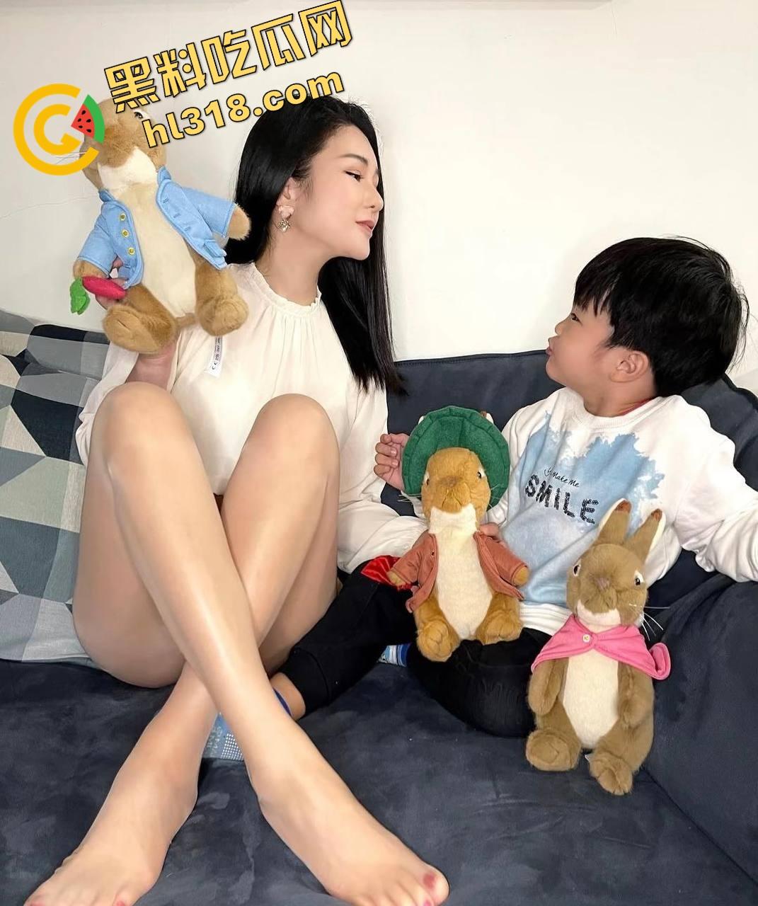 重庆34岁保姆『刘晓琳』带娃做饭都不算啥，黑丝肉丝做爱play姿势花样百出，熟妇味把人拿捏了！  第8张