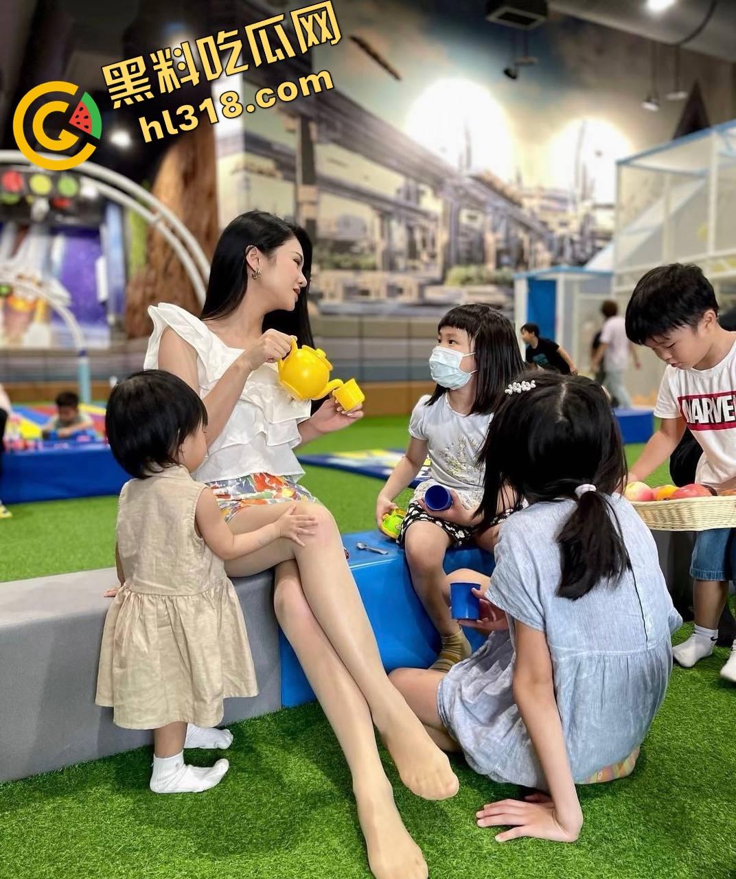 重庆34岁保姆『刘晓琳』带娃做饭都不算啥，黑丝肉丝做爱play姿势花样百出，熟妇味把人拿捏了！  第10张