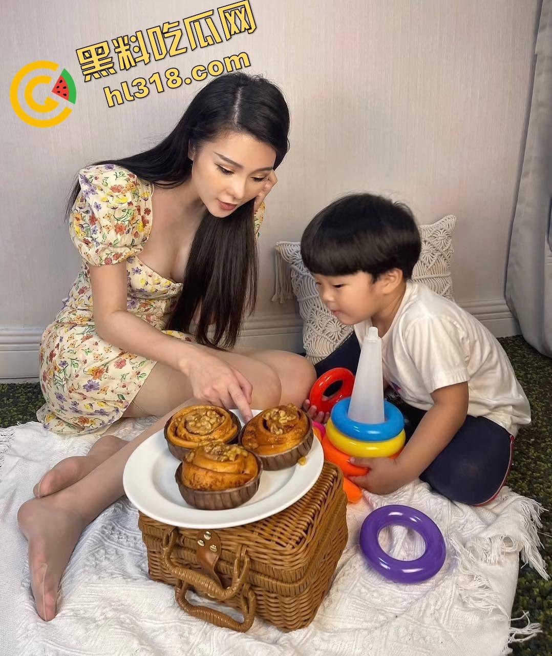 重庆34岁保姆『刘晓琳』带娃做饭都不算啥，黑丝肉丝做爱play姿势花样百出，熟妇味把人拿捏了！  第11张