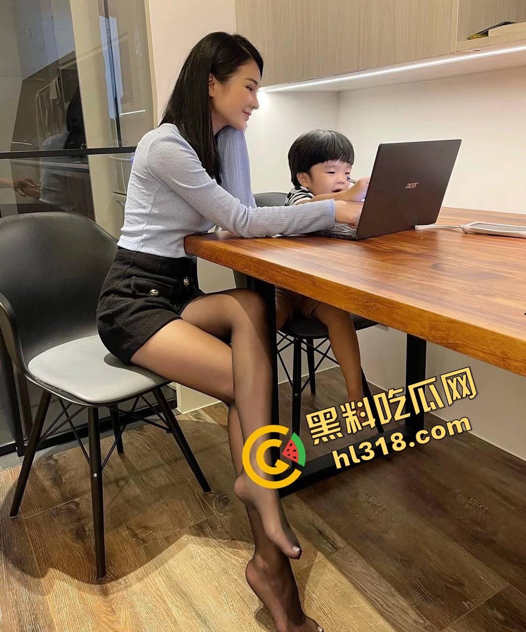 重庆34岁保姆『刘晓琳』带娃做饭都不算啥，黑丝肉丝做爱play姿势花样百出，熟妇味把人拿捏了！  第13张