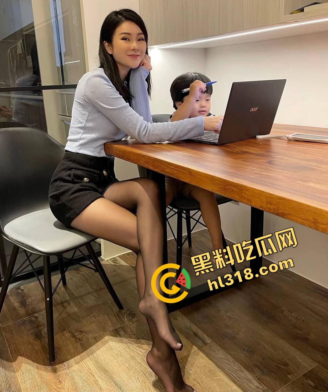 重庆34岁保姆『刘晓琳』带娃做饭都不算啥，黑丝肉丝做爱play姿势花样百出，熟妇味把人拿捏了！  第15张