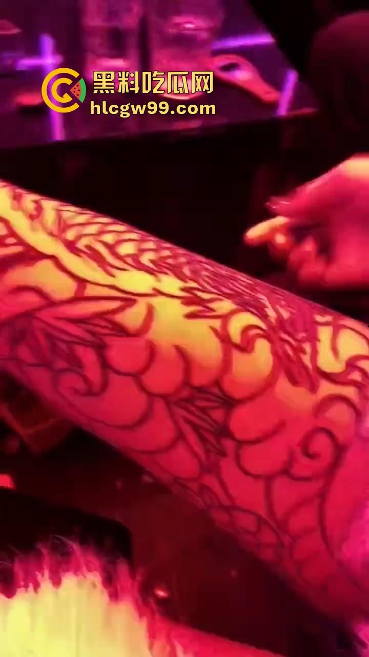 玩归玩闹归闹夜店里面别拍照！大城市夜店精彩瞬间流出，都是极品身材的骚货，还是你们会玩！  第3张