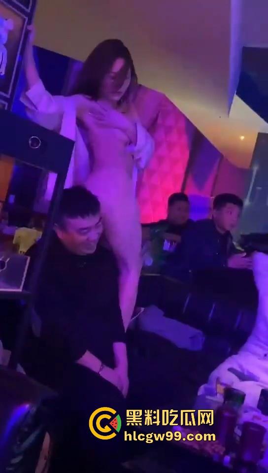 玩归玩闹归闹夜店里面别拍照！大城市夜店精彩瞬间流出，都是极品身材的骚货，还是你们会玩！  第8张