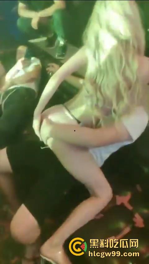 玩归玩闹归闹夜店里面别拍照！大城市夜店精彩瞬间流出，都是极品身材的骚货，还是你们会玩！  第9张