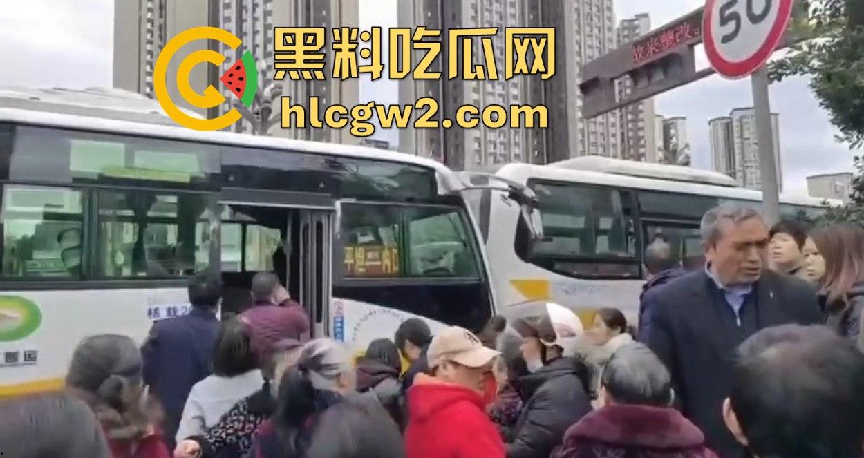 四川内江公交惨剧震惊全城！司机突发疾病酿悲剧，谁来为1死4伤的血泪买单？  第3张