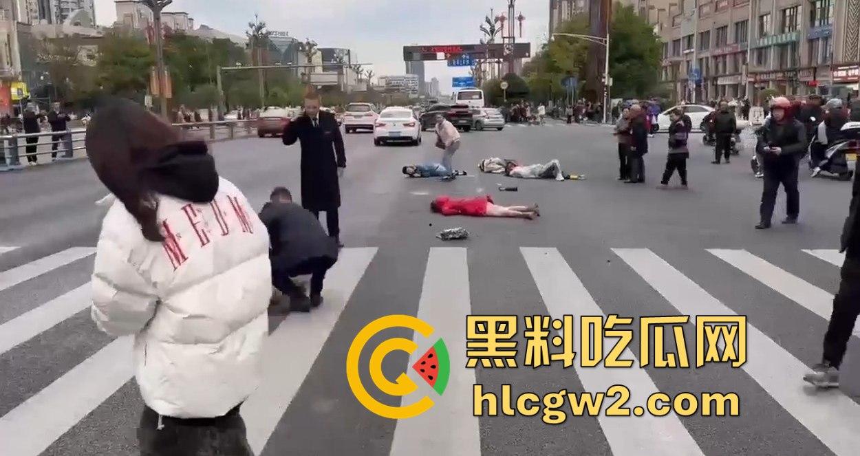 四川内江公交惨剧震惊全城！司机突发疾病酿悲剧，谁来为1死4伤的血泪买单？  第5张