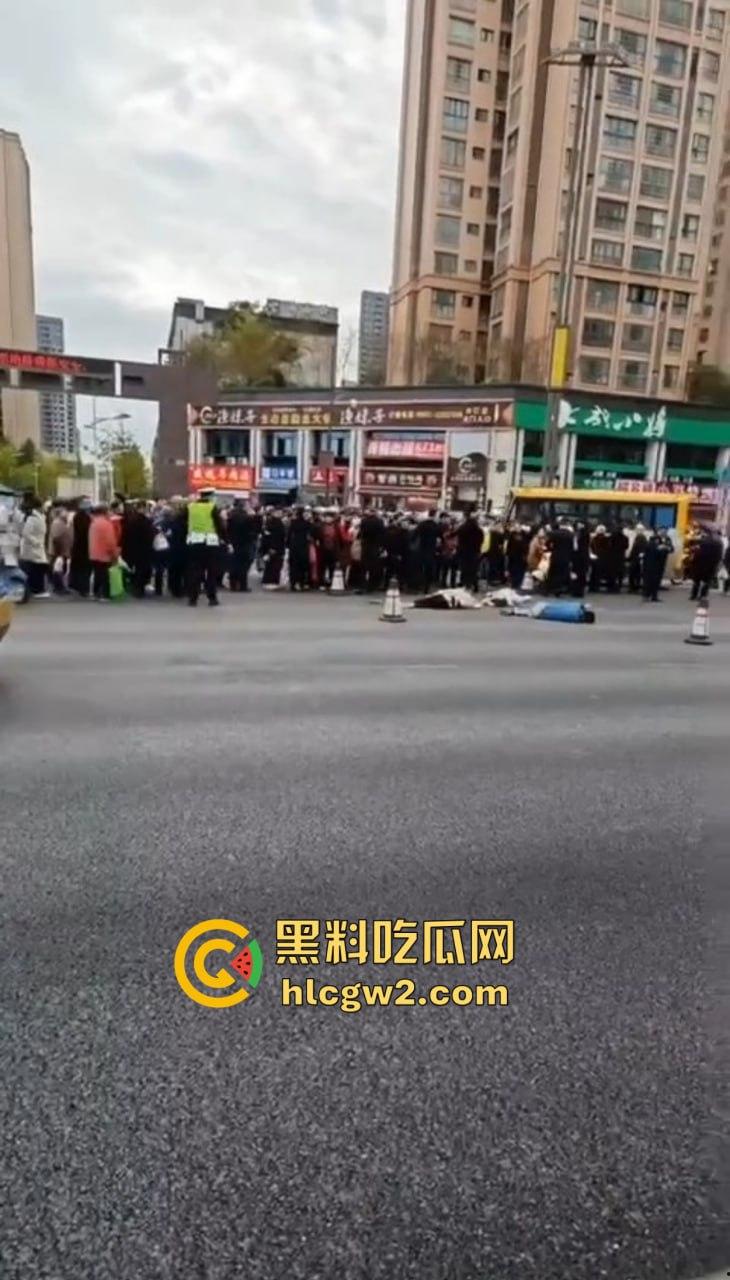 四川内江公交惨剧震惊全城！司机突发疾病酿悲剧，谁来为1死4伤的血泪买单？  第9张