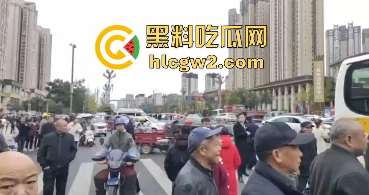 四川内江公交惨剧震惊全城！司机突发疾病酿悲剧，谁来为1死4伤的血泪买单？  第10张