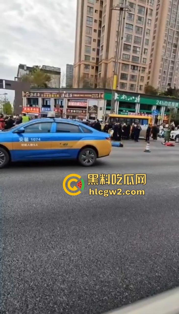 四川内江公交惨剧震惊全城！司机突发疾病酿悲剧，谁来为1死4伤的血泪买单？  第14张