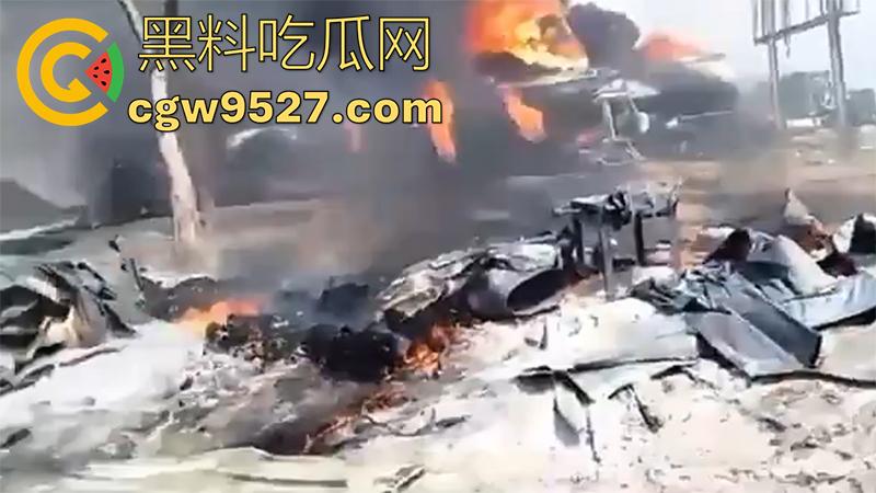 油罐车爆炸恐怖现场，造成77人死亡，鸡巴都给烧焦了，原始风味大烧烤，实在太惨了！  第7张