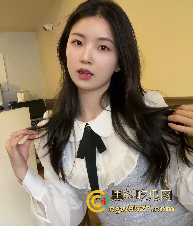 约炮极品顺德少妇【林薇薇】深喉口爆吞精，湿漉漉的嫩穴被猛插，玩具铃铛插屁眼，无套后入淫叫不停！  第3张