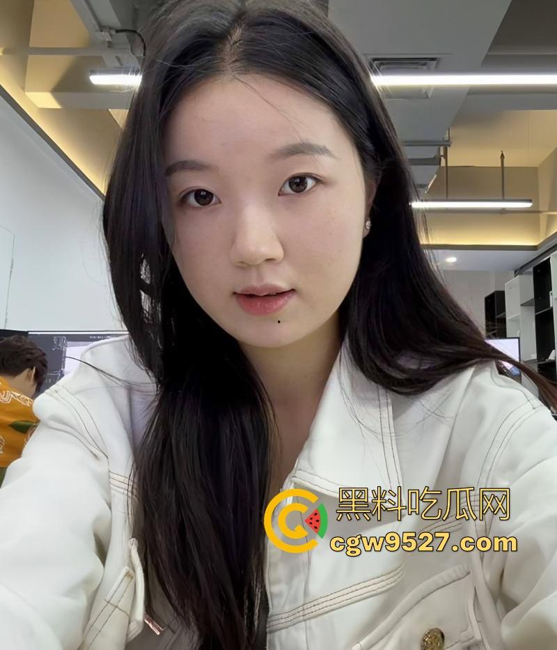 约炮极品顺德少妇【林薇薇】深喉口爆吞精，湿漉漉的嫩穴被猛插，玩具铃铛插屁眼，无套后入淫叫不停！  第4张