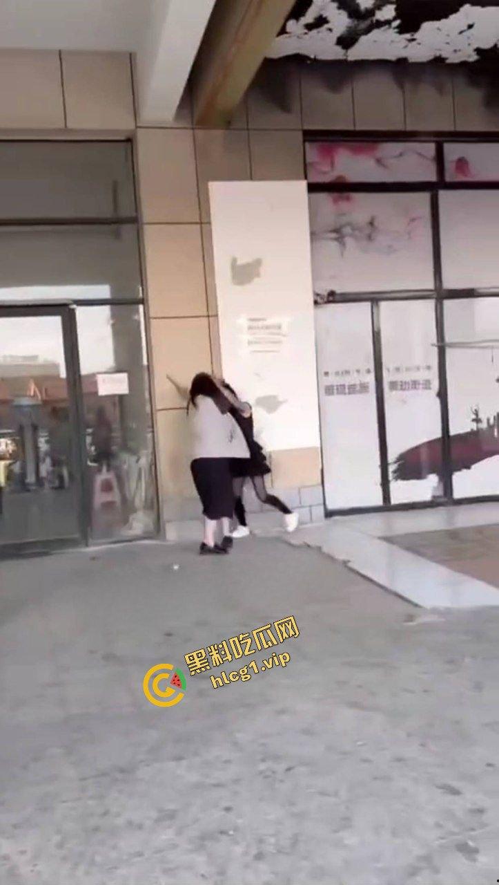 精神小妹为爱冲锋 菜刀制裁贱小三『刘筱萸』加对象换警察银手铐！  第6张