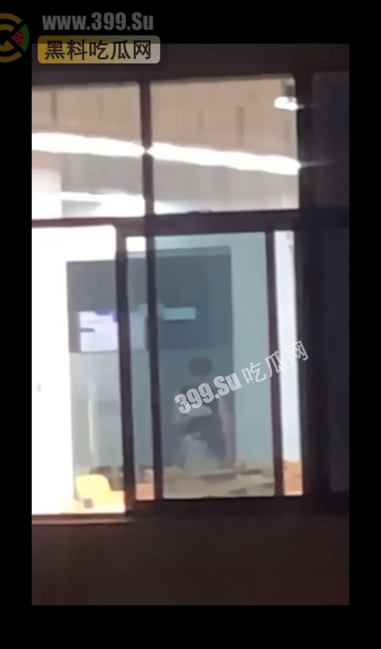 #吃瓜 四川传媒学院 情侣教室视频 多视角集锦  第2张