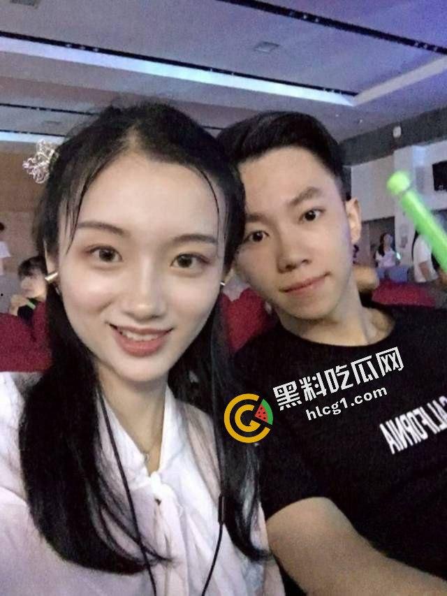 网友分手后曝光初恋女友『周亦薇』Q弹白臀 馒头逼 酒店啪啪视频流出  第1张