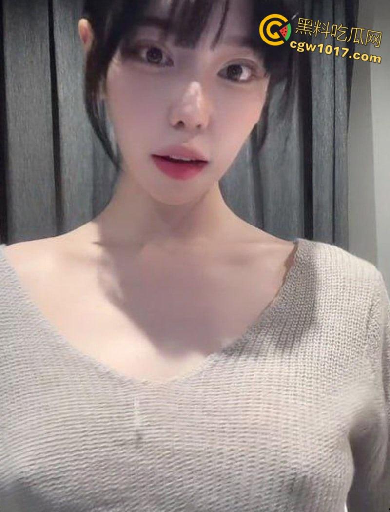 广州大学21岁极品反差婊【郑晴晴】私密视频流出，红唇裹巨棒深喉吞吐，高颜值学姐外表清纯私下骚劲爆表！  第2张