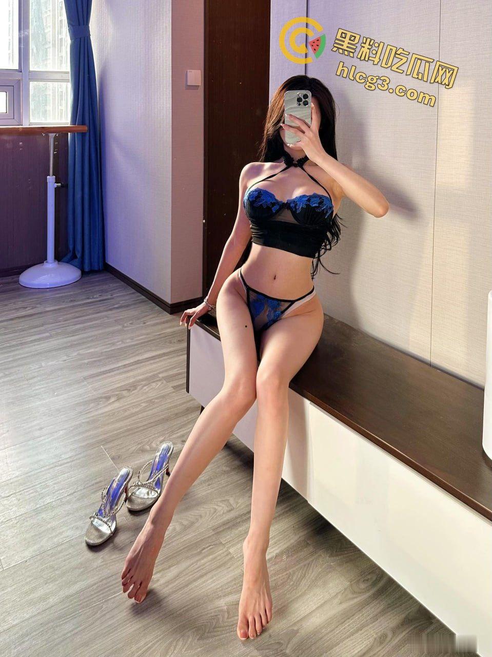 萝莉反差母狗【方飞熙】露点私房照泄密！情趣内裤下的蜜桃臀让人直呼过瘾  第2张