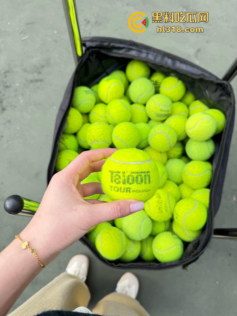 富哥分享他的网球搭子！高颜值极品身材，肥而不腻关键口交技术一级棒，不愧是富哥吃的就是好！  第4张