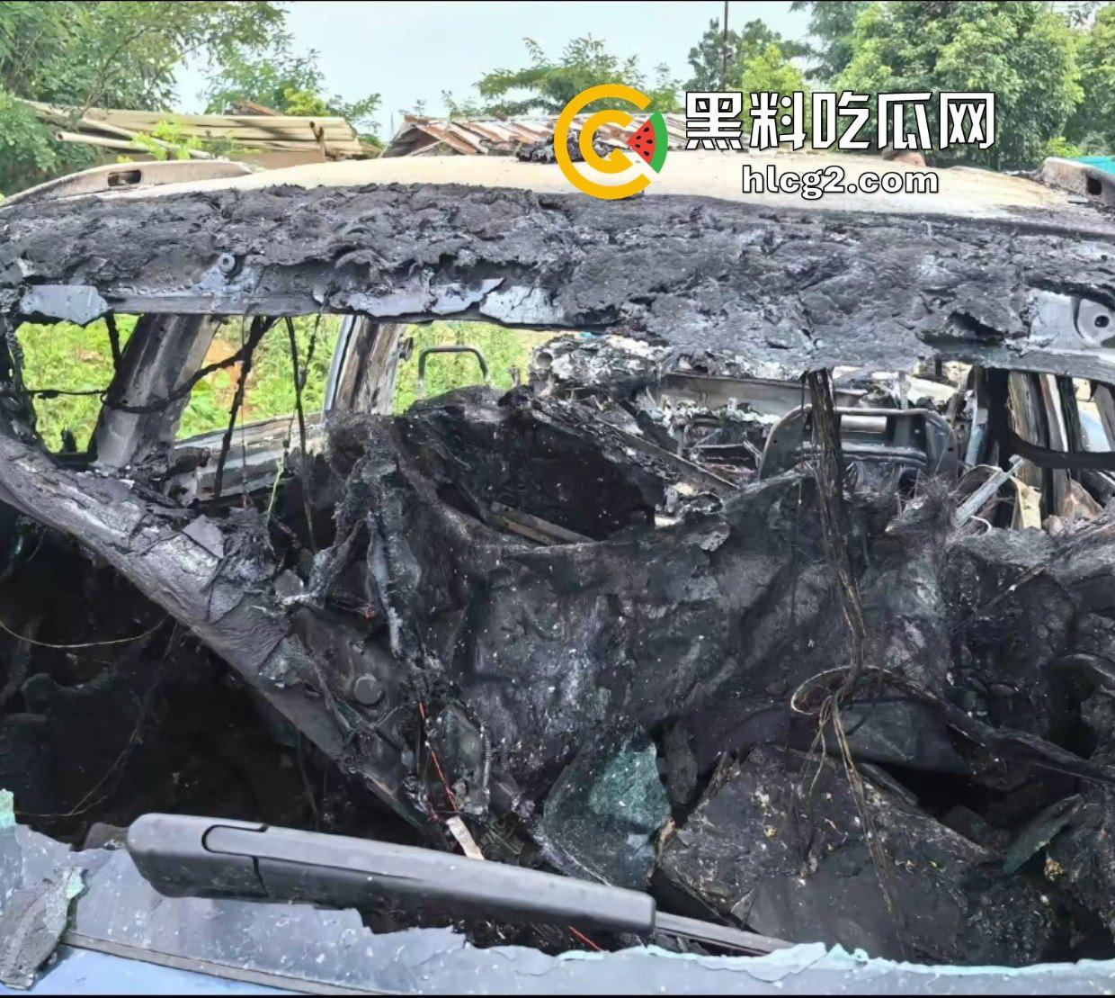 四川成都宝马新能源电车自燃事件！男子超速撞上安全岛 车毁人亡 瞬间火葬当场！  第9张