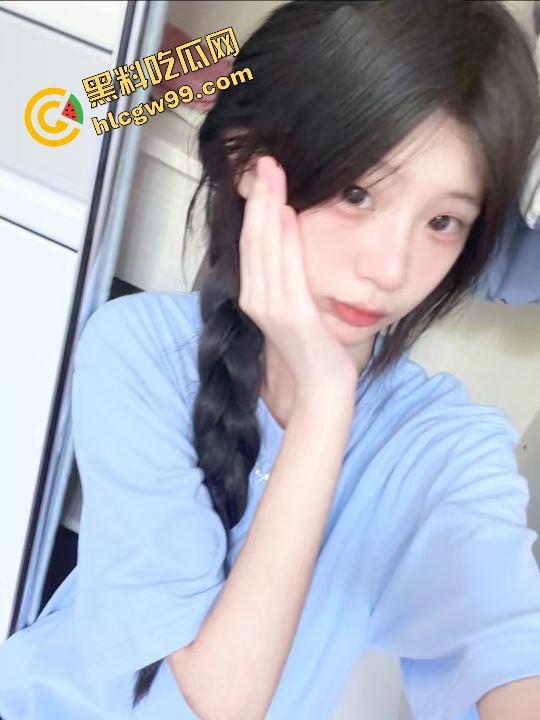 陕西艺术职业甜妹反差婊【庄可怡】厕所骚私拍露出嫩乳，腰眼白臀暴力输出嫩逼娇喘，独家曝光流出！  第3张