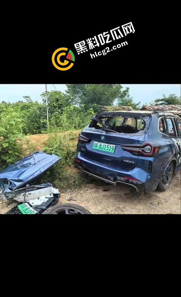 四川成都宝马新能源电车自燃事件！男子超速撞上安全岛 车毁人亡 瞬间火葬当场！  第11张