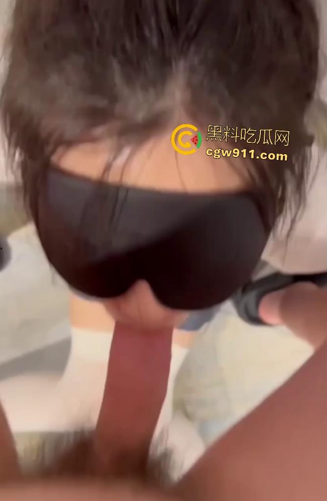 高中生萝莉女友宿舍跳蛋插逼，半夜被男友拉到走廊眼罩口交调教，温柔操逼后直接口爆射满嘴！  第4张