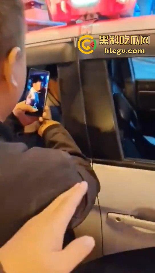 长沙星沙盼盼小学惊现人贩子！两人当街拐孩子，围观群众怒抓跑了一个！  第2张