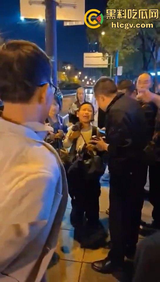 长沙星沙盼盼小学惊现人贩子！两人当街拐孩子，围观群众怒抓跑了一个！  第3张