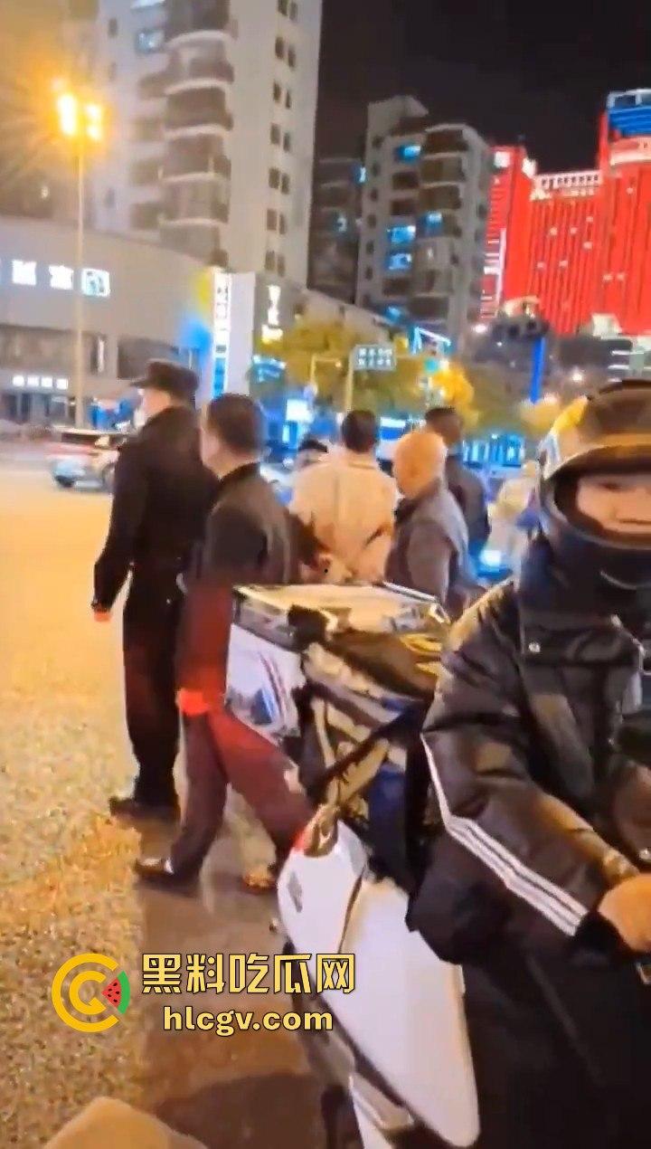 长沙星沙盼盼小学惊现人贩子！两人当街拐孩子，围观群众怒抓跑了一个！  第4张