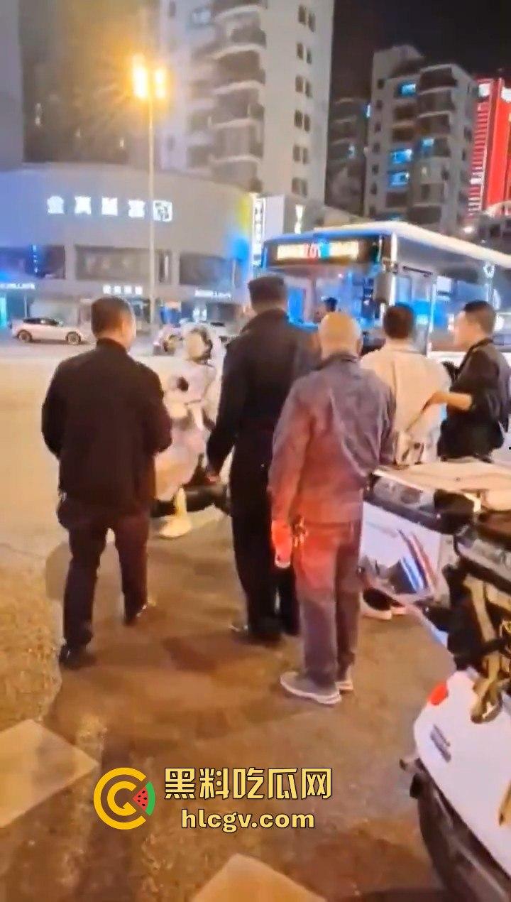 长沙星沙盼盼小学惊现人贩子！两人当街拐孩子，围观群众怒抓跑了一个！  第5张